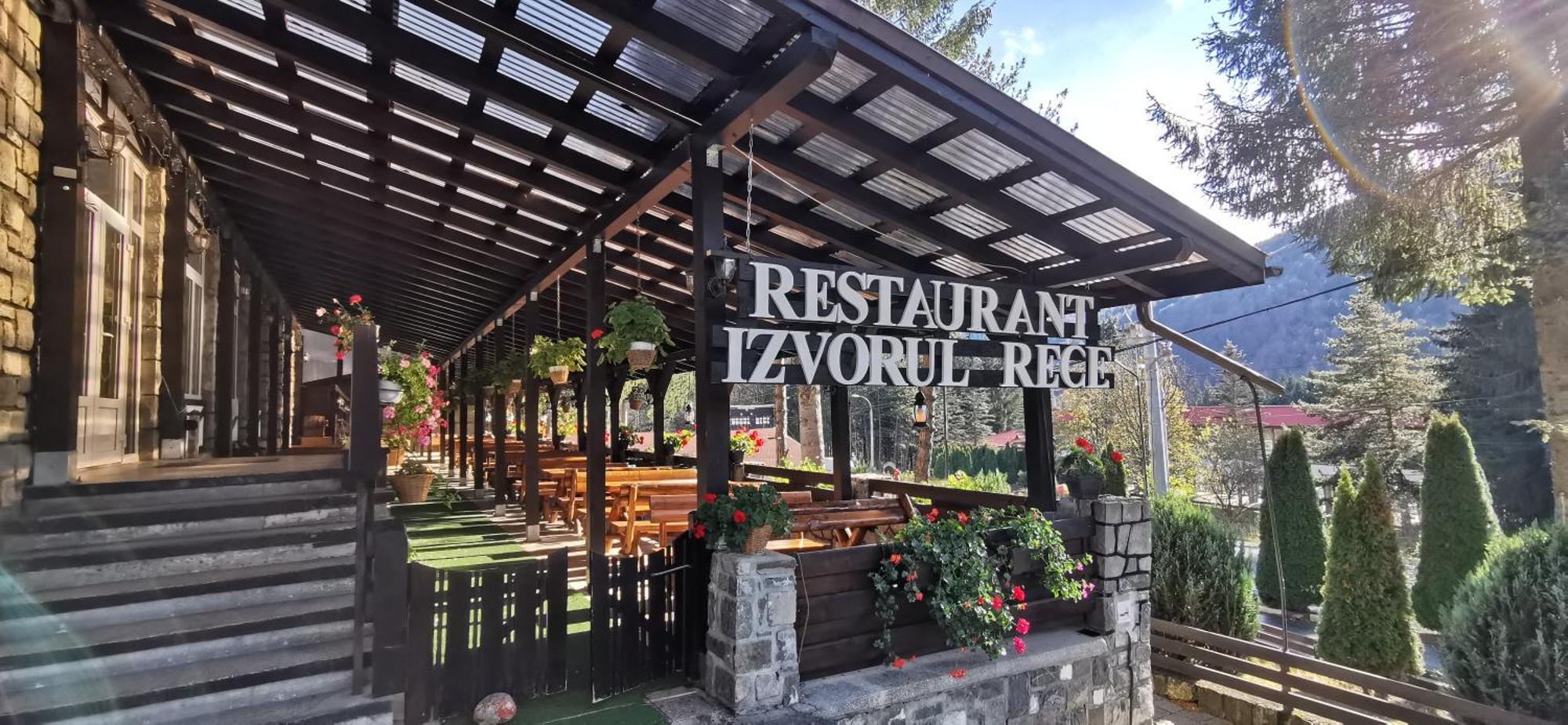 Hanul Izvorul Rece Sinaia Buitenkant foto