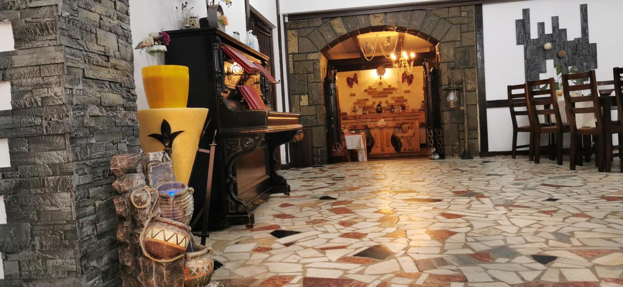 Hanul Izvorul Rece Sinaia Buitenkant foto